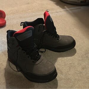 New Balance Men's Gray and Black Boots